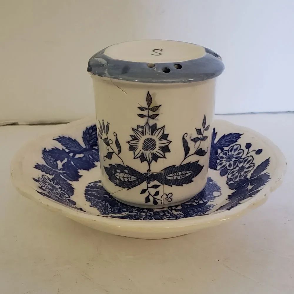 3 Piece Salt & Pepper Shaker Set - Picture 2 of 12